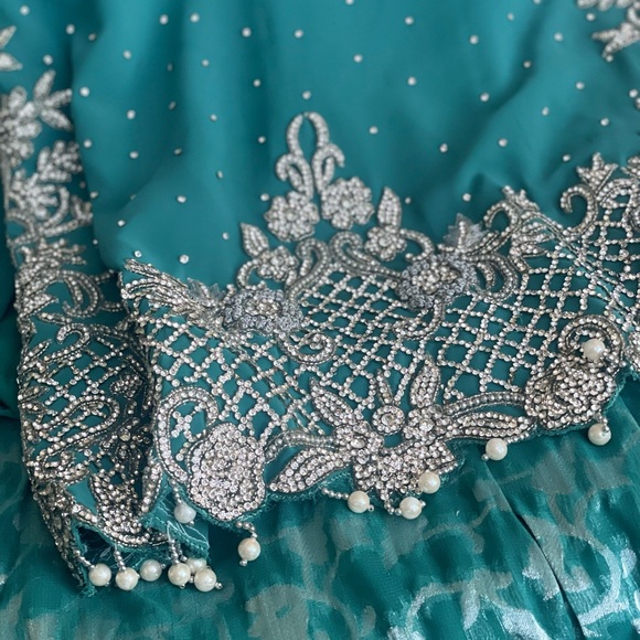 Luxury Bridal Pakistani/ Indian Dress - Picture 9 of 13
